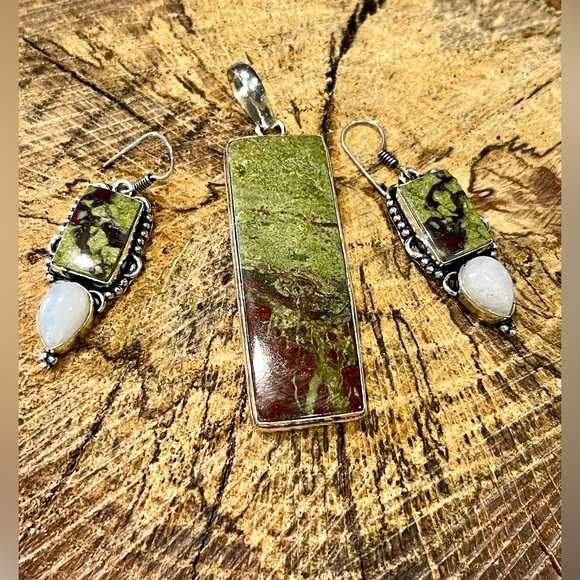 Dragon Bloodstone Jasper & Rainbow Moonstone Pendant & Earrings Set - Picture 4 of 10